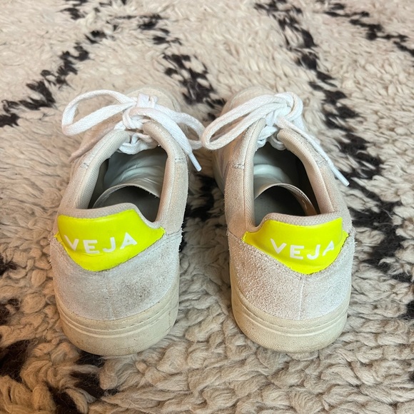 Veja V-10 Sneakers - Picture 5 of 5